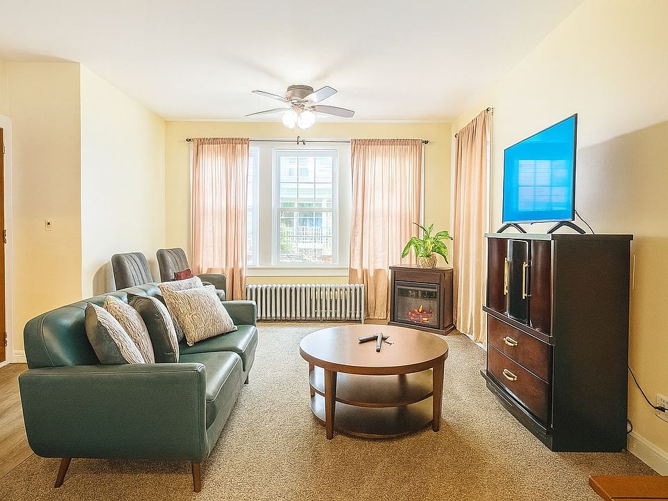 LIVING ROOM - COME HOME AND RELAX!