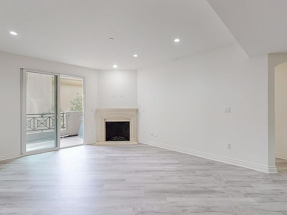 3rd image of 4424 Whitsett Ave APT 108