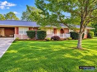 1108 4th St NE, Arab, AL 35016