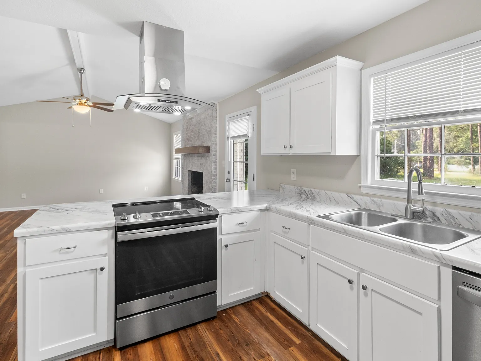 605 Honeysuckle Lane - - — Photo 4