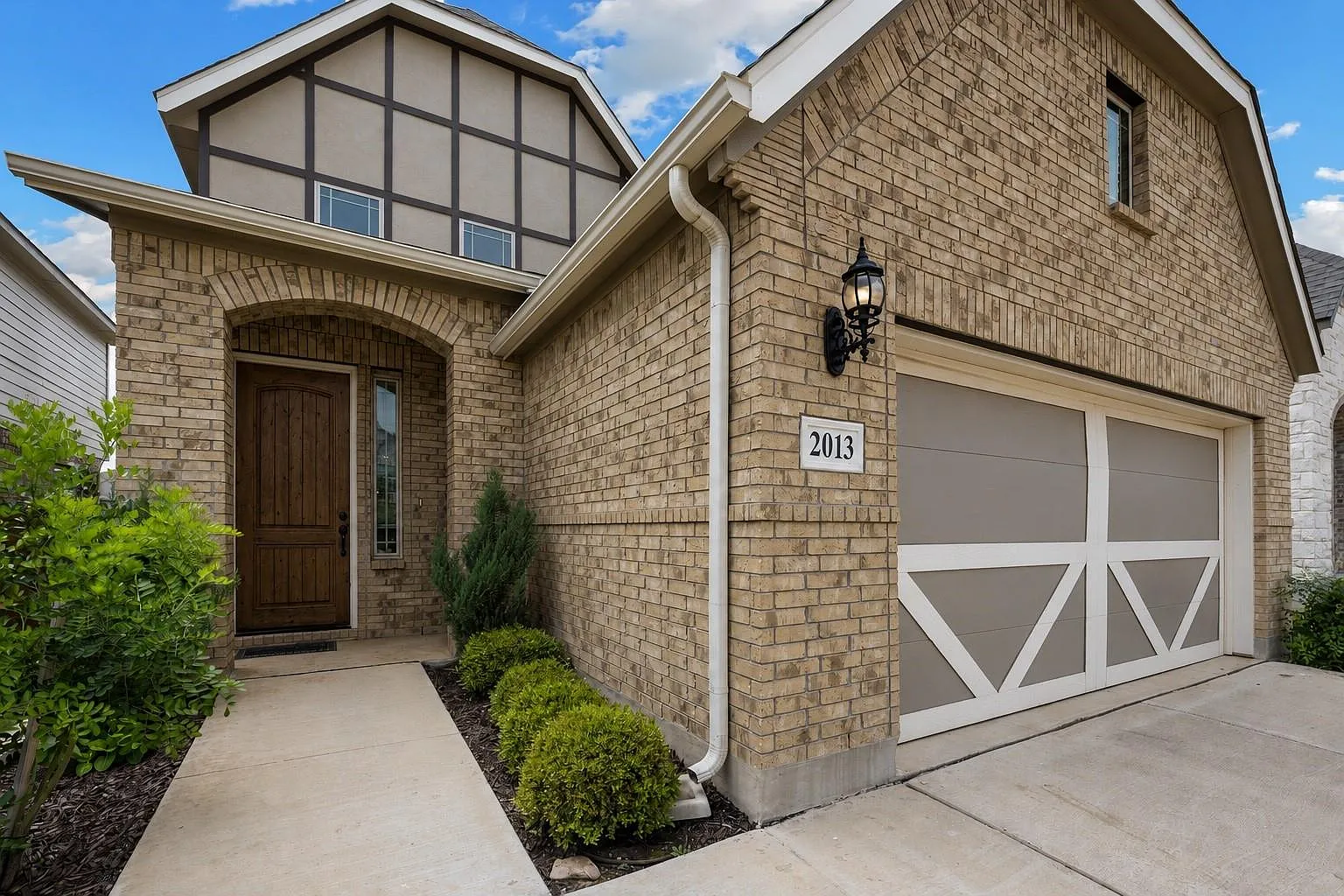 3 bed, 2.5 bath, 1874 sqft, $2,600 — Photo 2