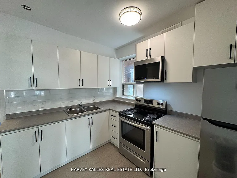 399 Dupont St #304 — Photo 4