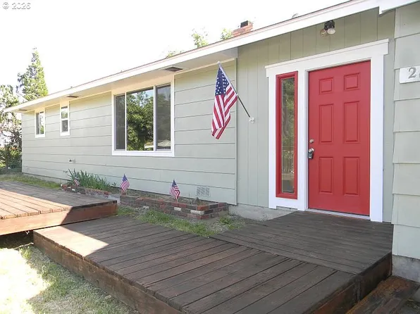 214 E 13th St, The Dalles, OR 97058