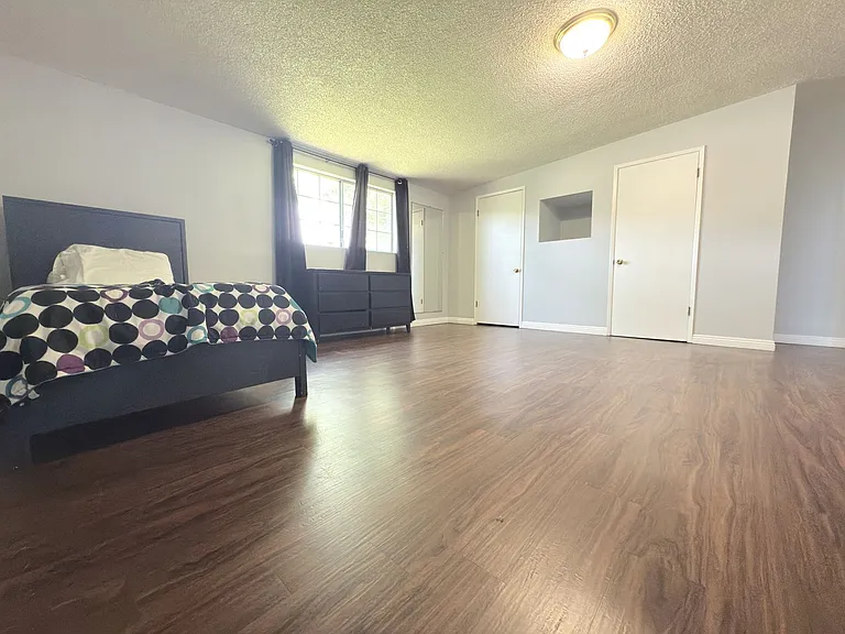 16656 Nordhoff St — Photo 7