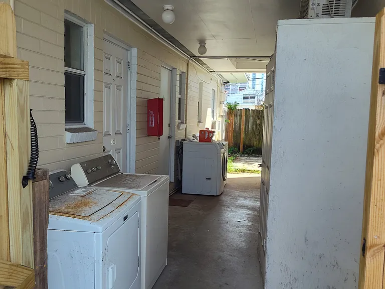 318 N Oleander Ave — Photo 19
