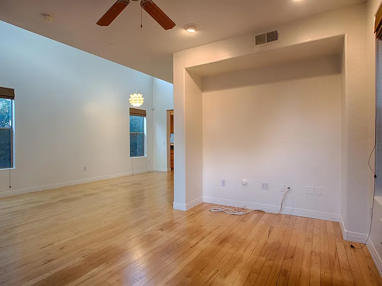 615 E Portland St — Photo 4