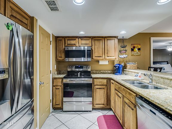 3rd image of 2046 Beach Blvd APT A328