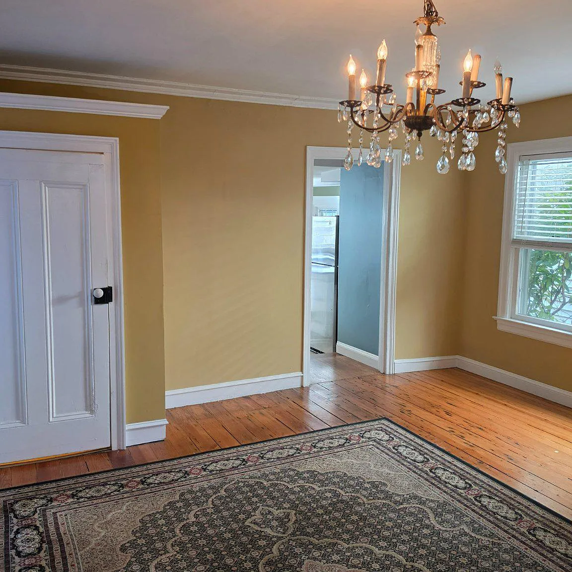 4 bed, 1.5 bath, 2102 sqft, $3,000 — Photo 4