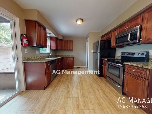5th image of 30698 Whittier Ave