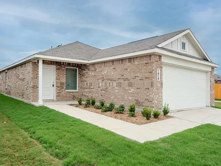 1419 Merlin Bluff St — Photo 2
