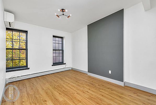 1st image of 399 Clermont Ave #4