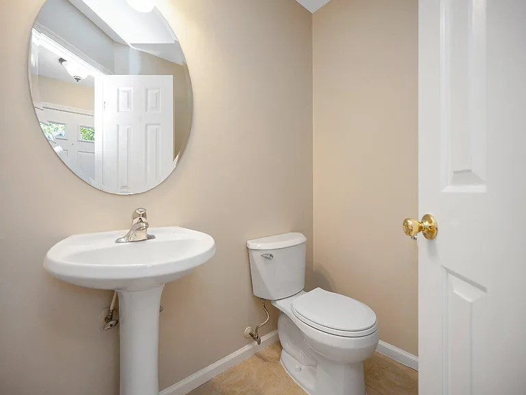 9705 Becker Ct — Photo 10