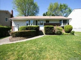 7 Forte Ave, Old Bethpage, NY 11804