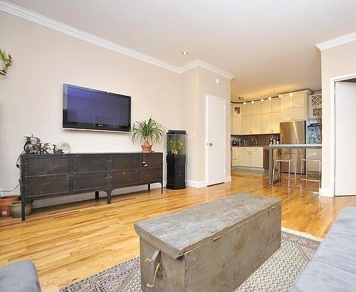 3rd image of 112 W 72nd St APT 10B
