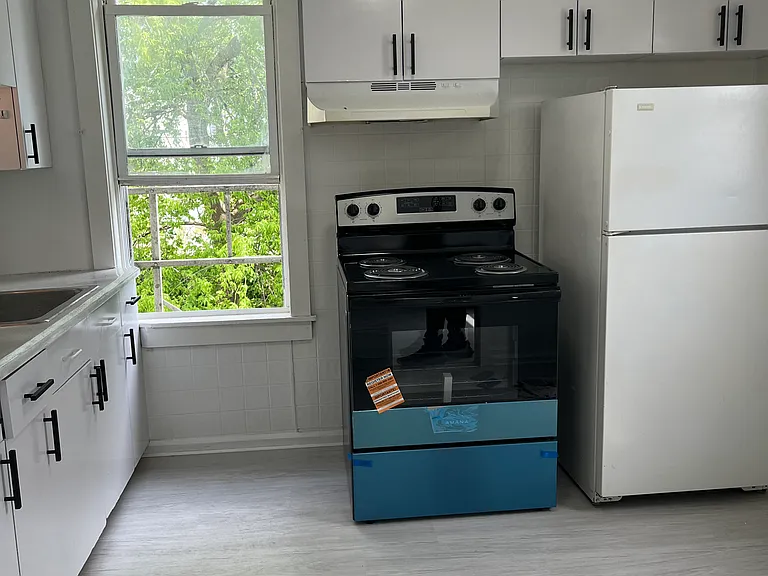 98 Raymond St #2E — Photo 2