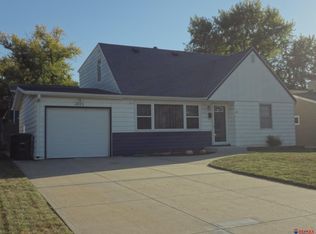 4923 Curlew Ln, Omaha, NE 68106