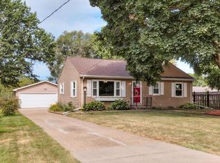 954 64th St, Windsor Heights, IA 50324