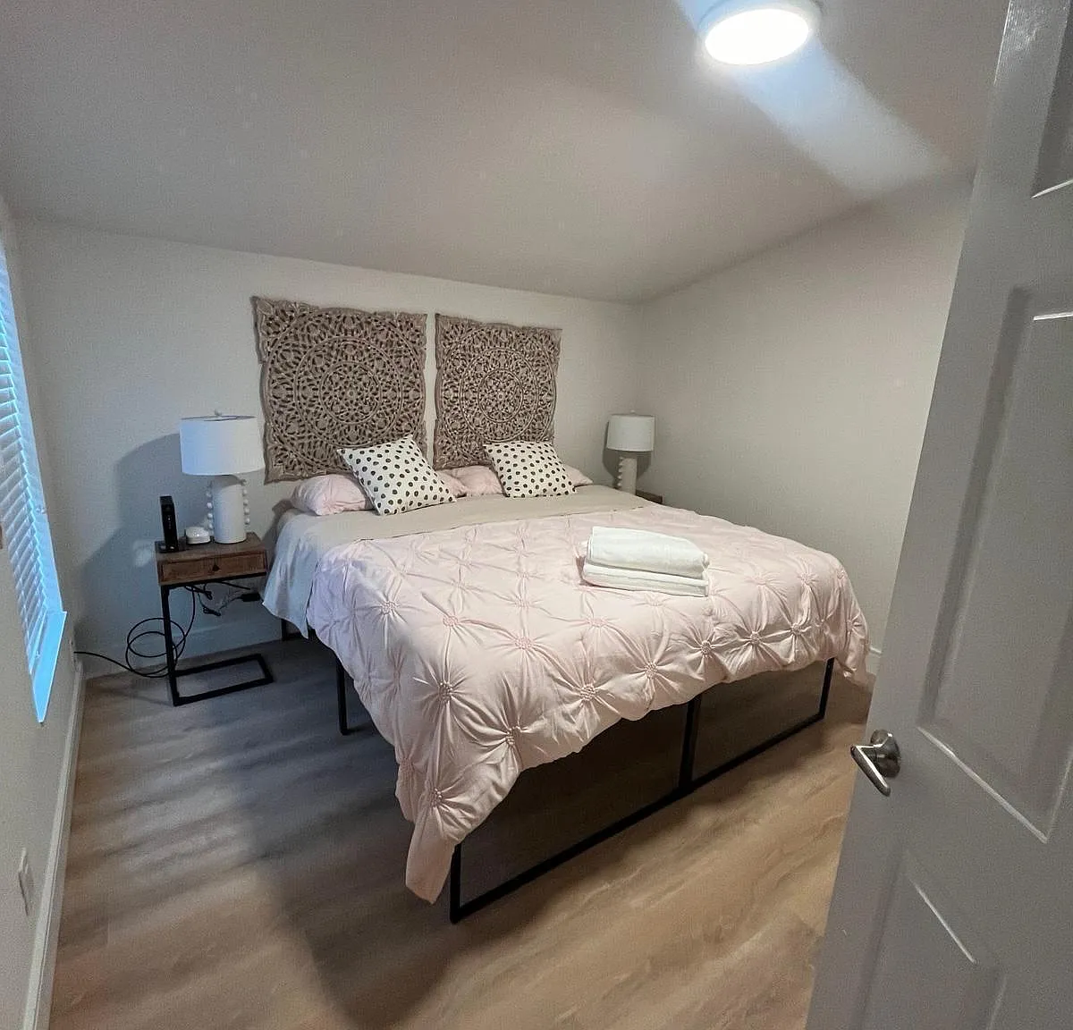 3 bed, 2.0 bath, 990 sqft, $2,800 — Photo 1