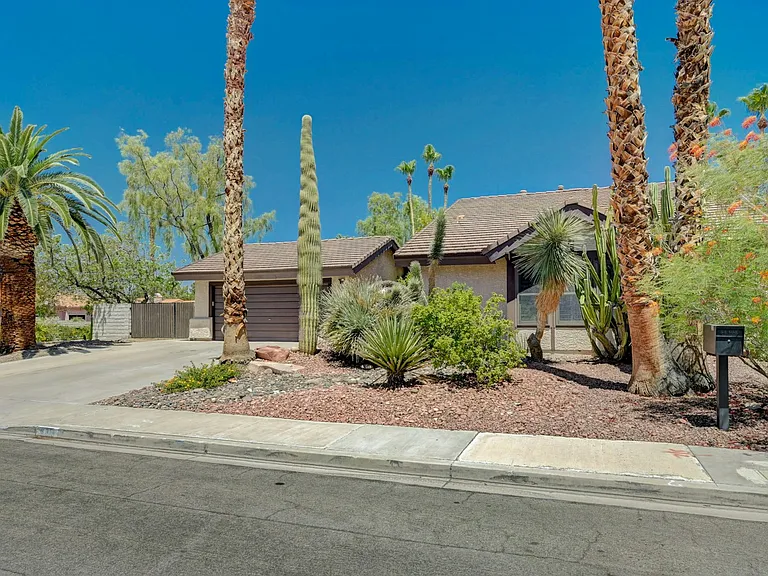 538 Lambeth Ct — Photo 3