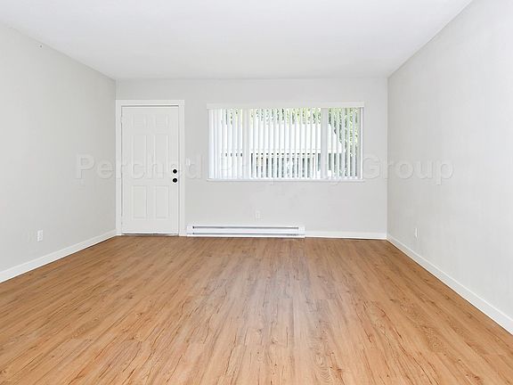 2nd image of 15533 NE Glisan St APT 2