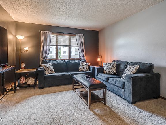 5th image of 2877 Warwick Loop APT D