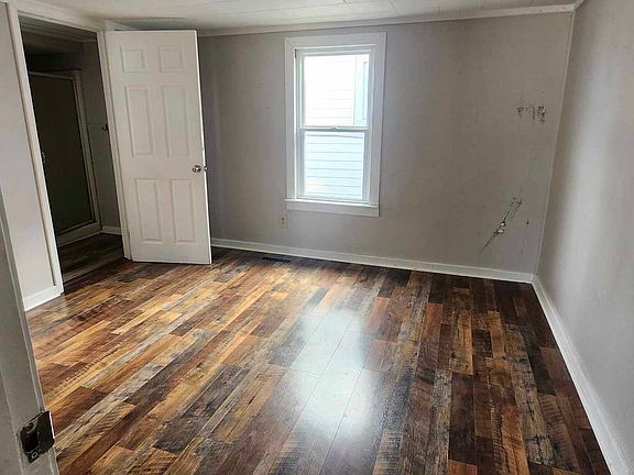 2nd image of 422 Wood St