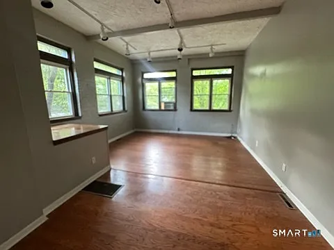 2 bed, 1.0 bath, 1100 sqft, $1,550 — Photo 3