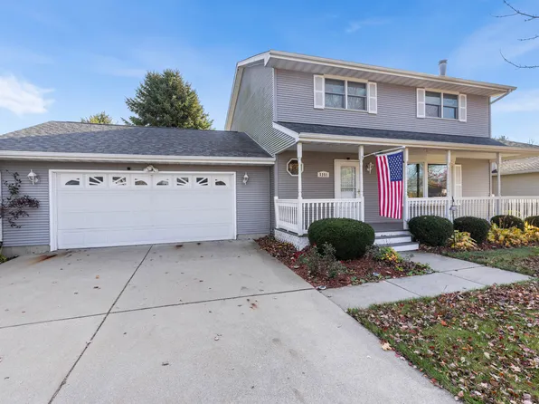 5351 S Brookstone Dr, Rochelle, IL 61068