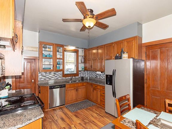 5th image of 1100 W Lexington Ave
