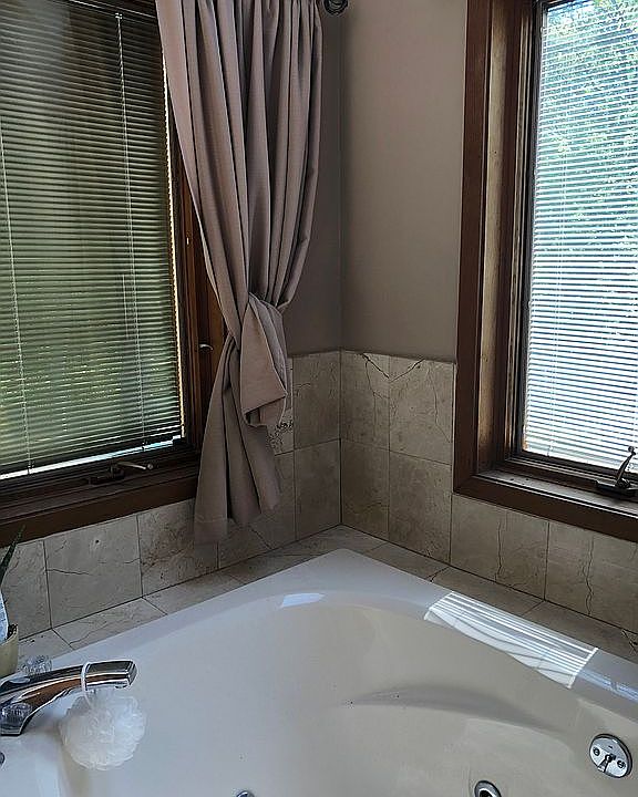 2nd image of 295 Magnolia Ave #1