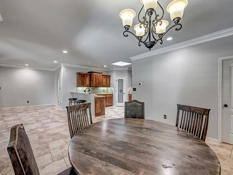 4416 Guadalupe — Photo 11