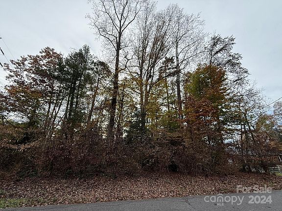 5th image of 947 30th Avenue Dr NW