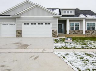 6215 Hoover Trail Rd SW, Cedar Rapids, IA 52404