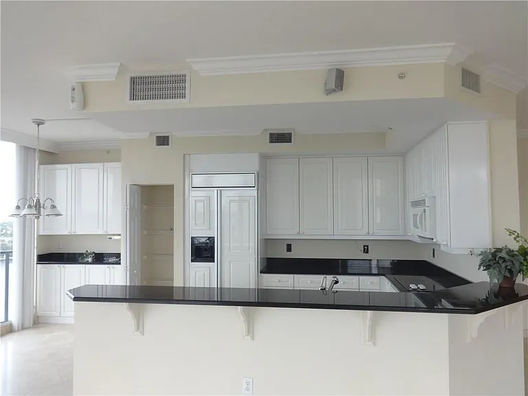 100 Birch Rd #1106B — Photo 19