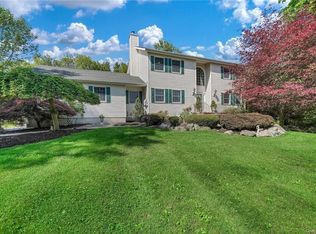 17 Sutherland Dr, Highland Mills, NY 10930