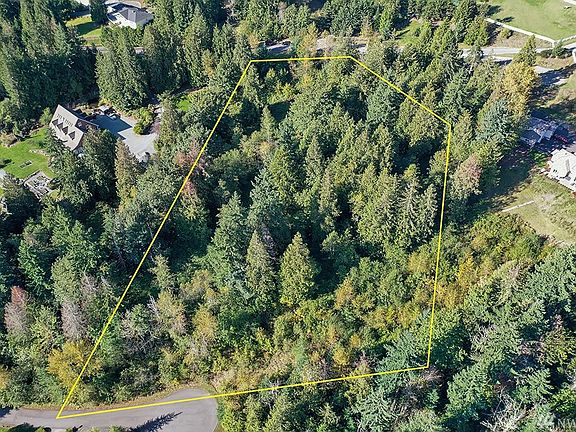 You can see the entire property from this view... There is a Cul-de-sac on each end with double access.
