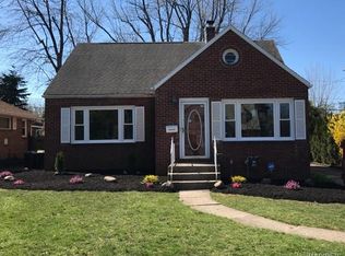 61 South Dr, Amherst, NY 14226
