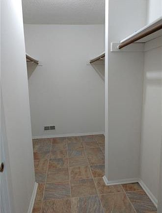 4th image of 283 Kempsey Dr #0