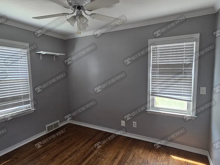 23745 Oak St — Photo 10