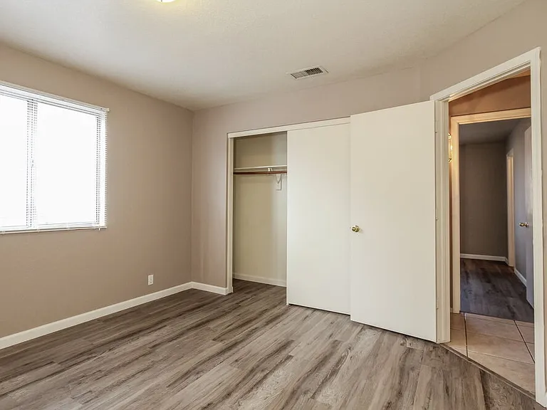 8720 W Tuckey Ln — Photo 12