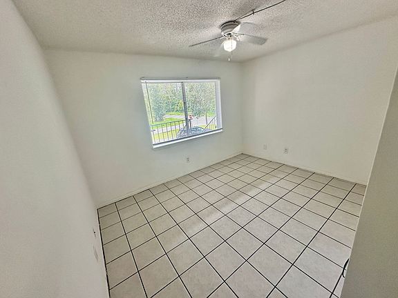 5th image of 2550 S Park Ave