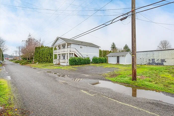 1111 Grand Ave #B — Photo 4