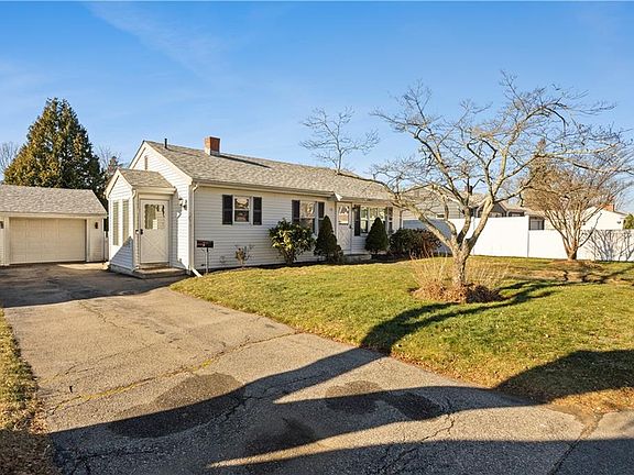 3rd image of 52 Earl St