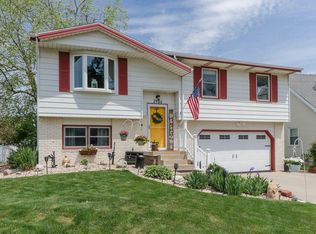 2406 Anchor Dr, Bloomington, IL 61704