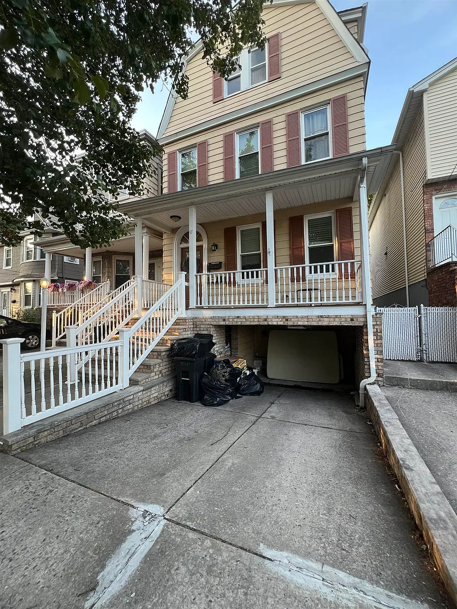 17 W 31st St Apt 1, Bayonne, NJ 07002 HotPads