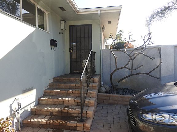 2nd image of 4440 Mentone St #4440