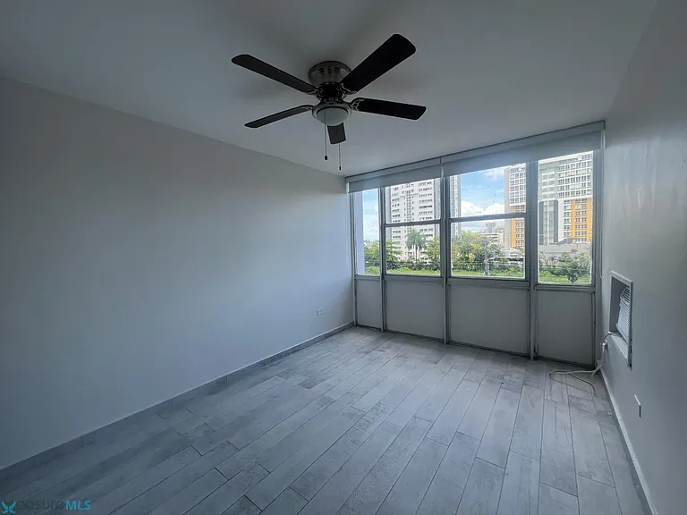 1026 Avenue Luis Vigoreaux #4C — Photo 10