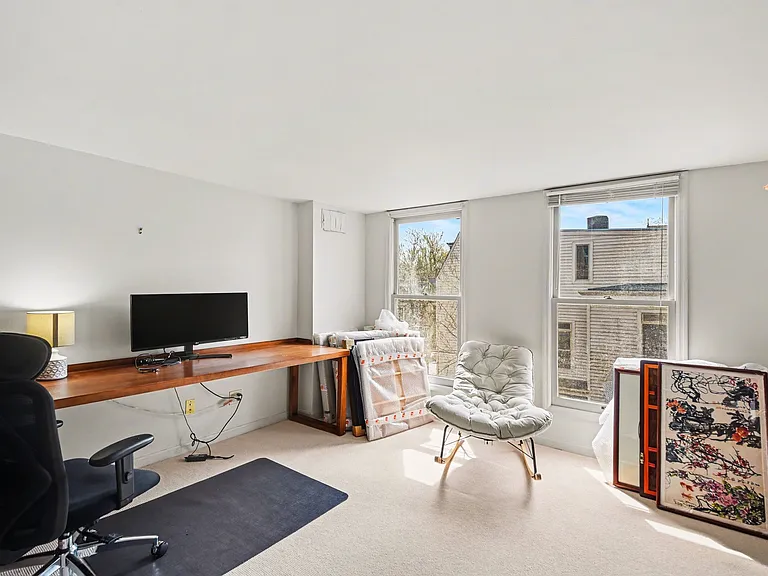 923 Paradrome St — Photo 12