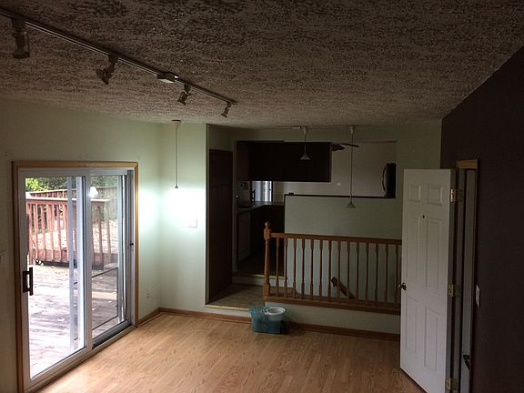 4th image of 1055 Crestmont Dr