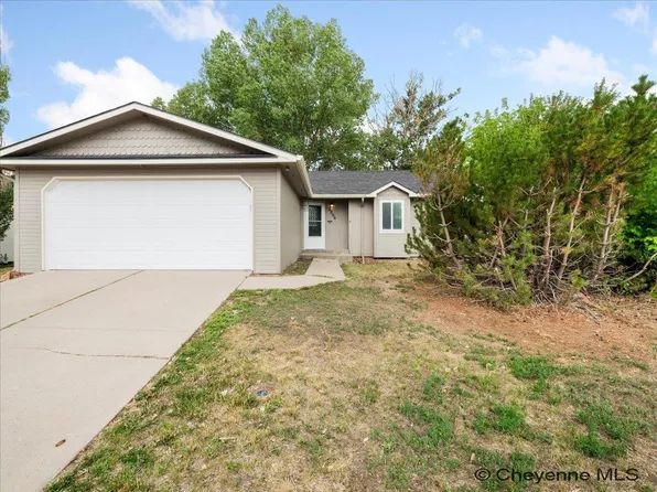 2206 Pine Ave, Cheyenne, WY 82007